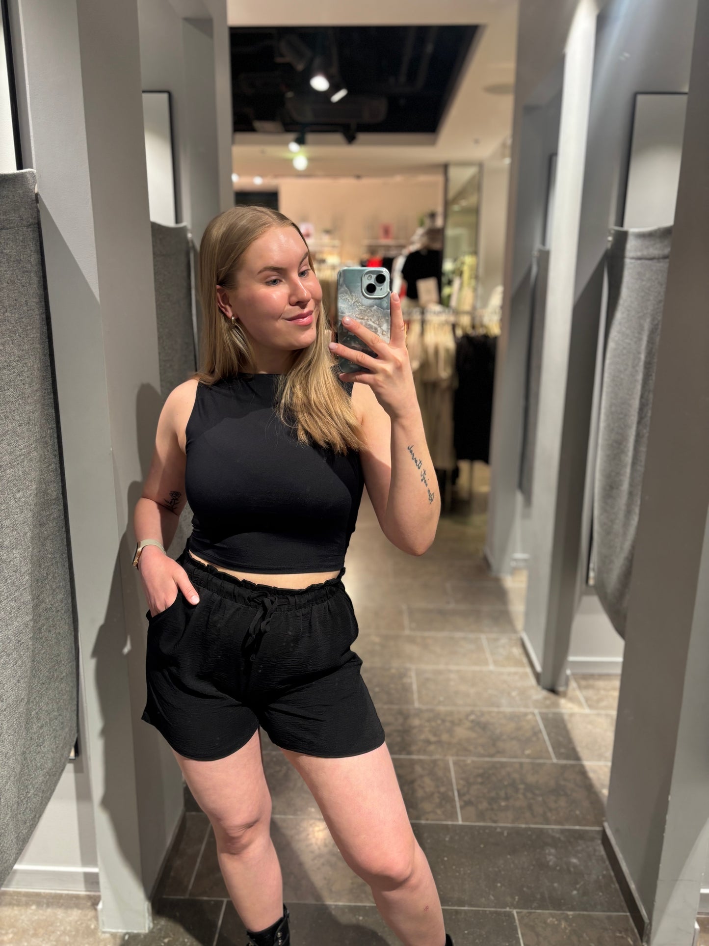 VIJOSA Shorts - Black Beauty