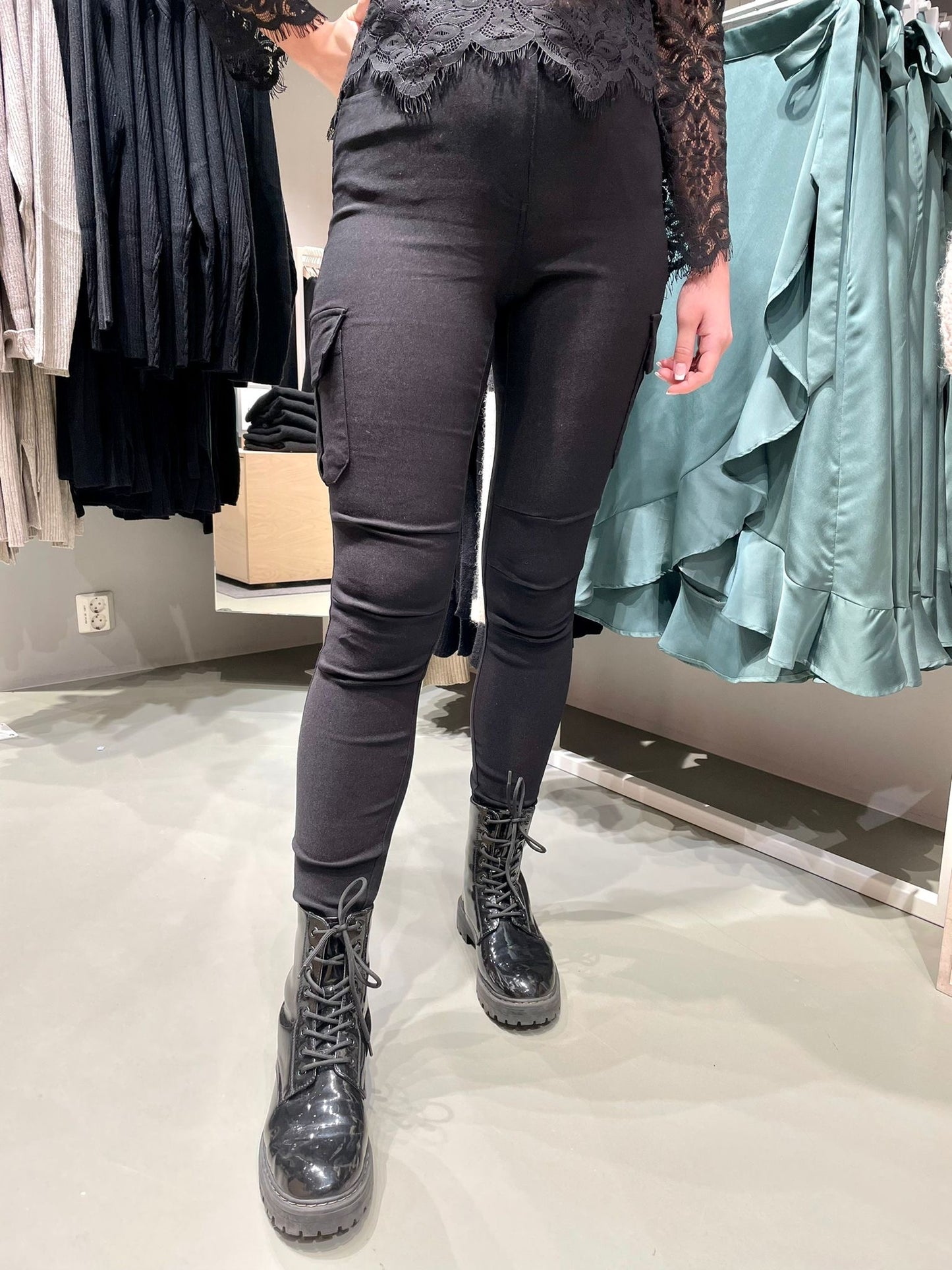 VICARGO Trousers - Black Beauty