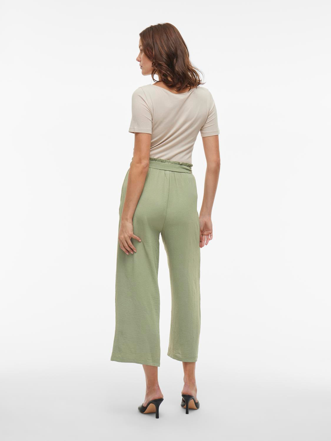 model_shot-back